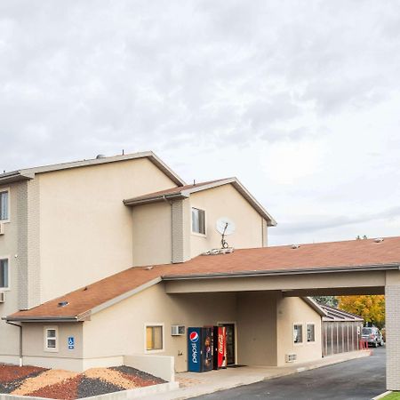 Hotel Super 8 By Wyndham Logan Extérieur photo