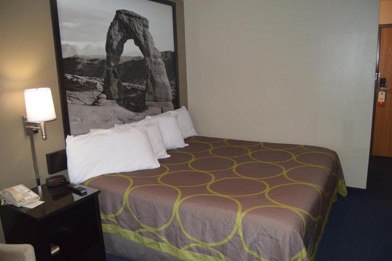 Hotel Super 8 By Wyndham Logan Extérieur photo