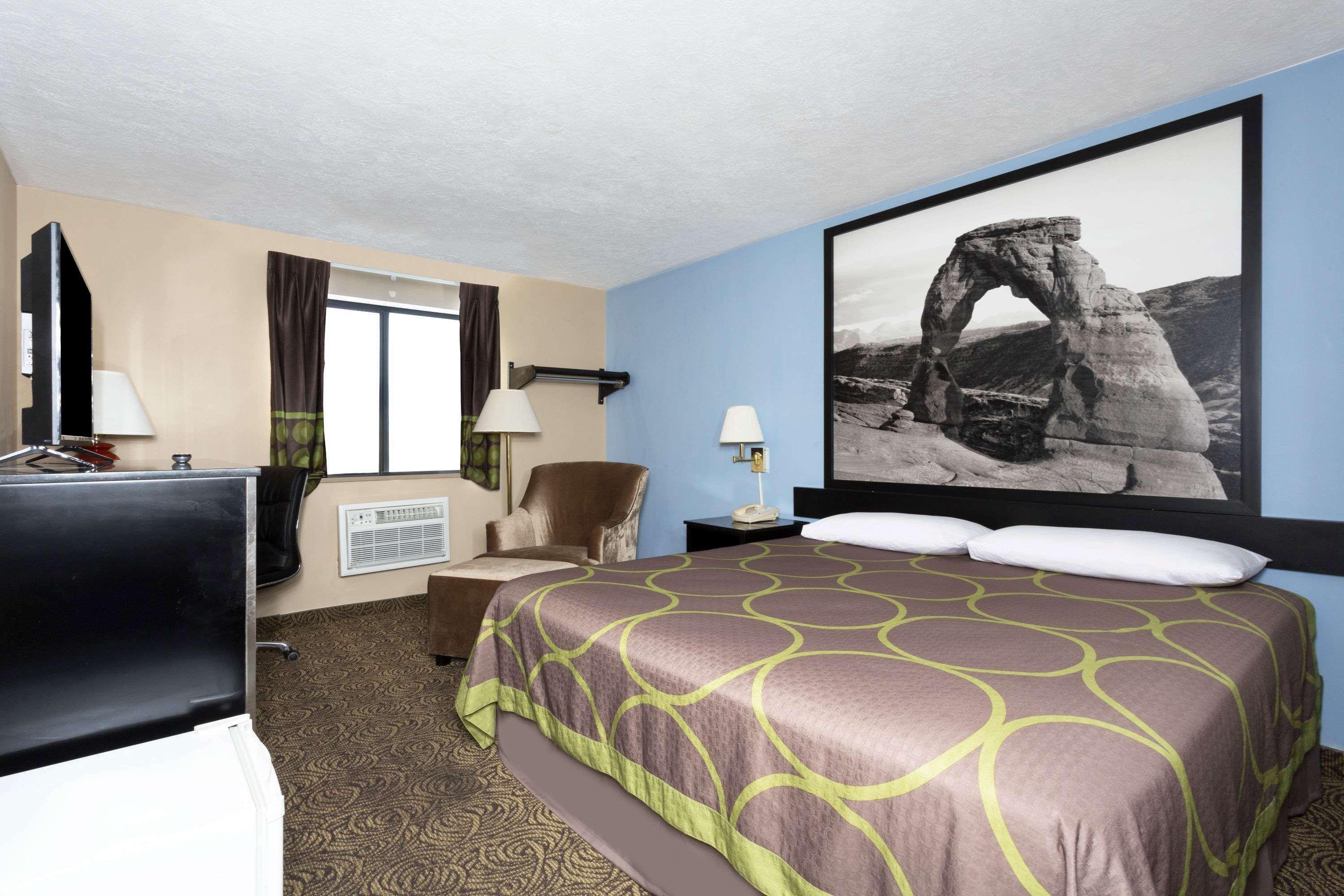 Hotel Super 8 By Wyndham Logan Extérieur photo