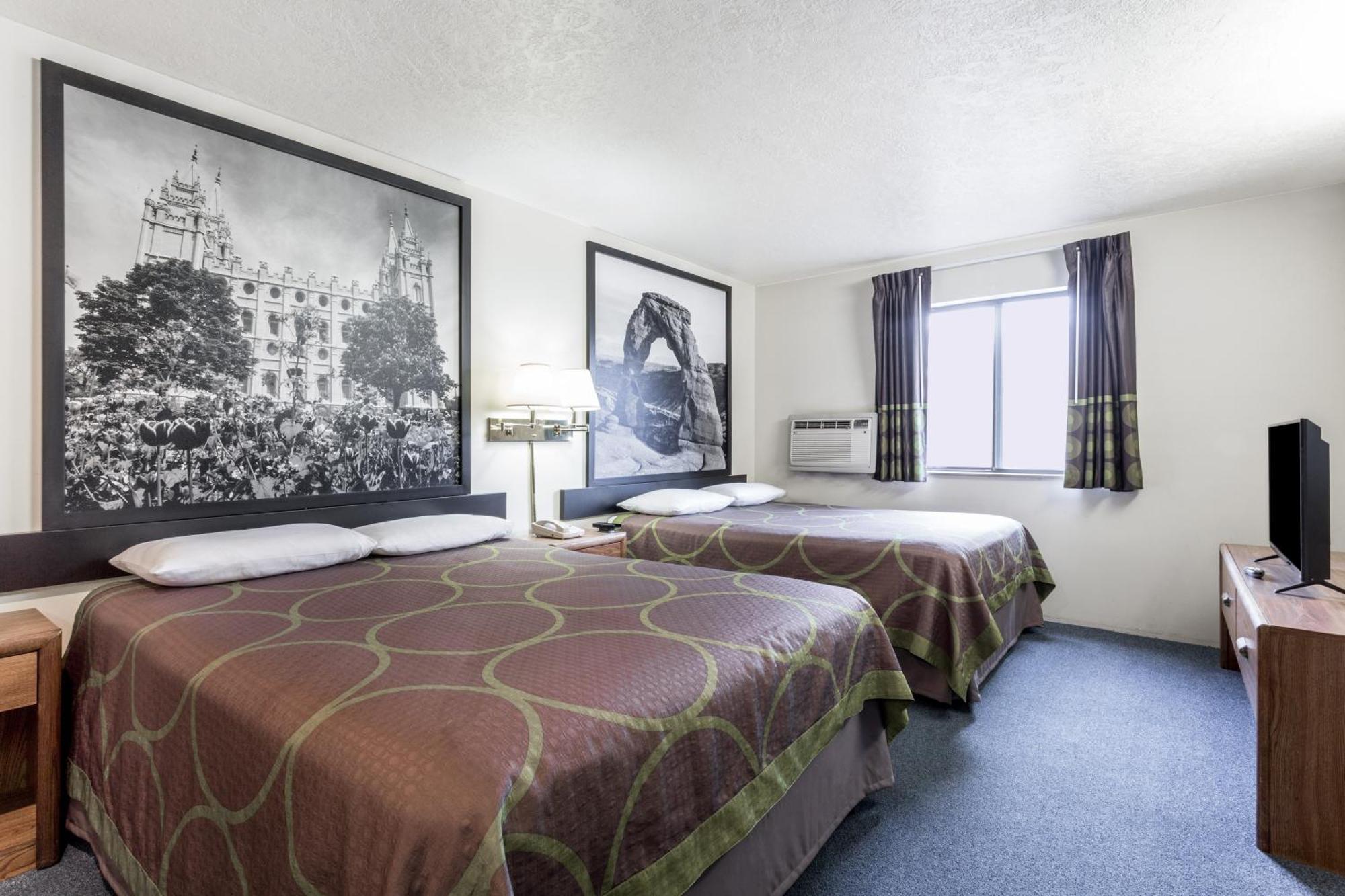 Hotel Super 8 By Wyndham Logan Extérieur photo