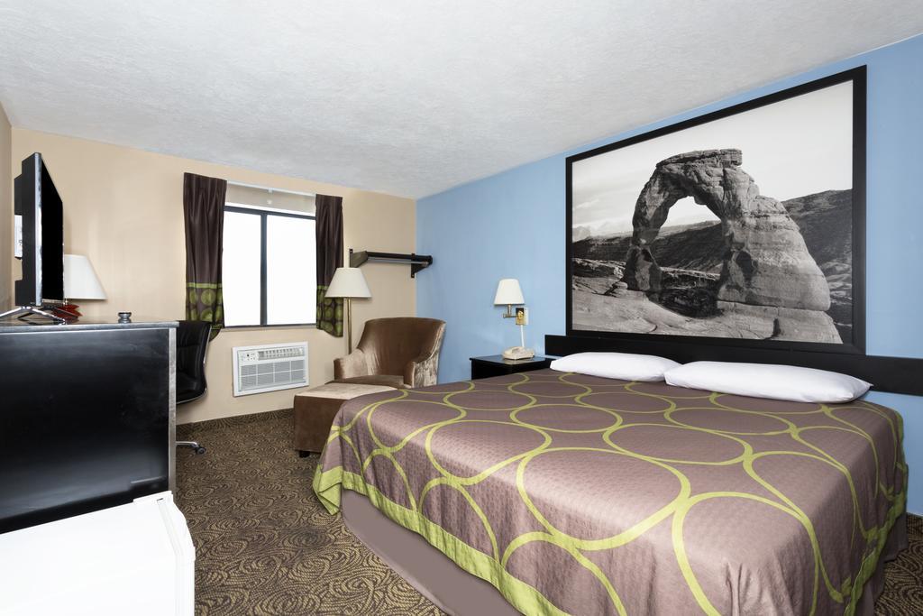 Hotel Super 8 By Wyndham Logan Extérieur photo