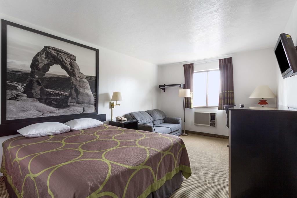 Hotel Super 8 By Wyndham Logan Extérieur photo
