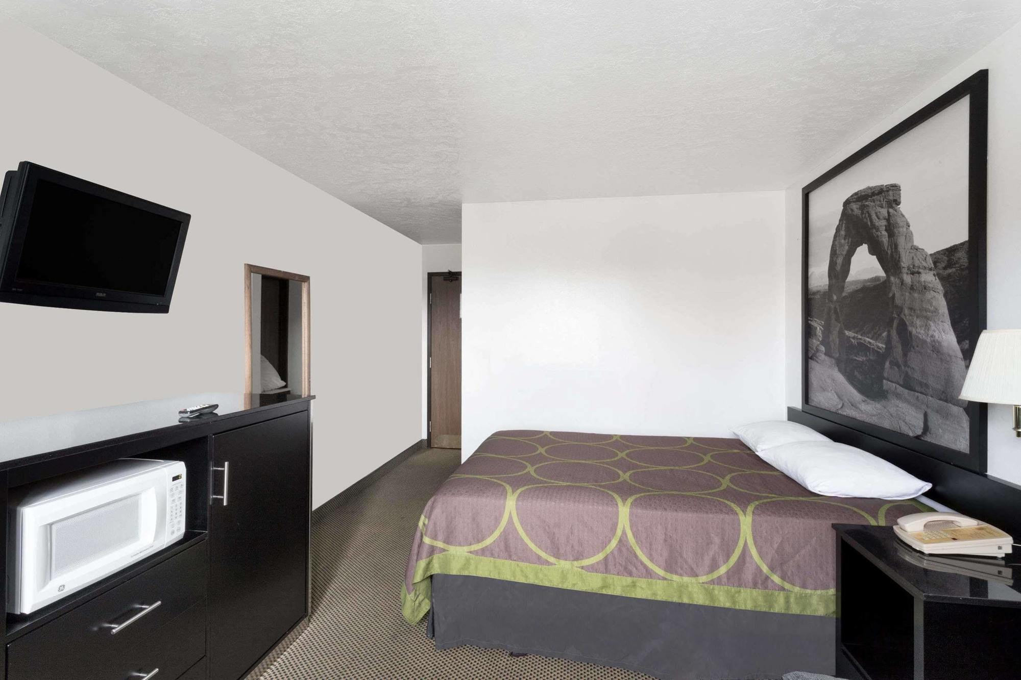 Hotel Super 8 By Wyndham Logan Extérieur photo
